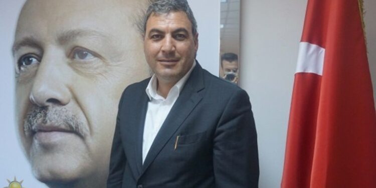 Arazisine ruhsat verilmeyen AKP’li başkanın eşi silahla belediyeyi bastı