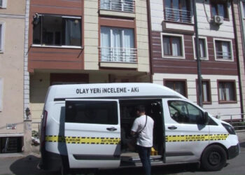 Ataşehir'de Dehşet! Eşini ve Çocuklarını Bıçaklayıp Kaçtı