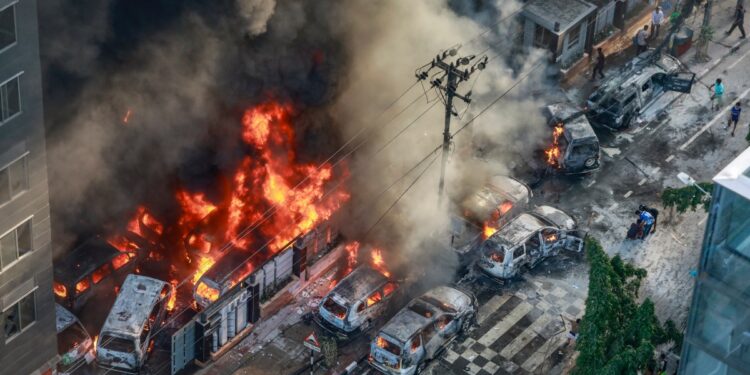 BANGLADEŞ | Yüksek Mahkeme, ülkeyi savaş alanına çeviren düzenlemeyi bozdu