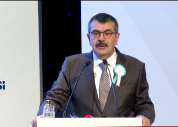 Bakan Yusuf Tekin: Mevzuata uymayan Fransız okullarına işlem yapılacak
