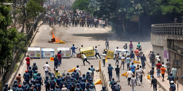 Bangladeş'te Gerilim Tırmanıyor: 100'ün Üzerinde Kişi Öldü