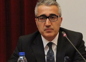 Baro üyelerinin hukuksuzluğun karşısında verdiği mücadeleyi boşa çıkaran yönetime karşı adayız!