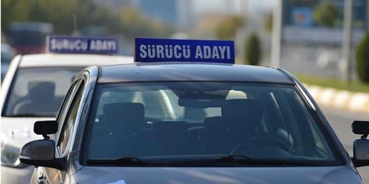 Başkasının yerine sınava girenlerin sınavdan men edilme süresi 5 yıla çıkarıldı