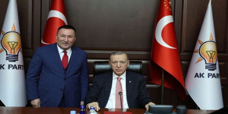 Belediyeyi milyonlarca borca batırmıştı: AKP’li ismin evine polis baskını