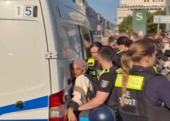 Berlin'de Filistin Destekçilerine Sert Polis Müdahalesi
