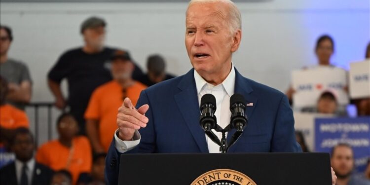 Biden, Yüksek Mahkeme yargıçlarının görev süresini 18 yıla indiren reform önerisini açıkladı