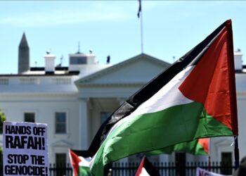 Biden ile görüşen Netanyahu, Beyaz Saray önünde protesto edildi