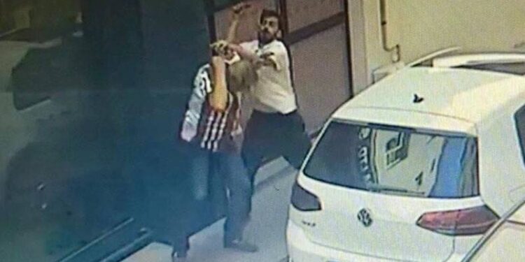 Bingöl'de madde bağımlısı şahıs bıçakla etrafındakilere saldırdı: 2 ölü, 7 yaralı