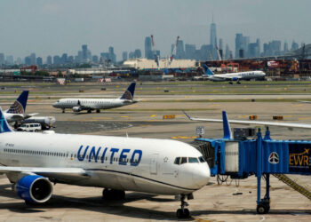 'Biyolojik tehlike' nedeniyle iniş yapan uçak: 'Çok sayıda yolcu kustu, kapsamlı temizlik yapılacak'