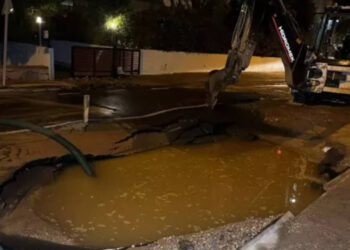 Bodrum’da 2 Günde 3’üncü Kez Ana Su İsale Hattı Patladı! Yol Çöktü, Kaldırım Yarıldı