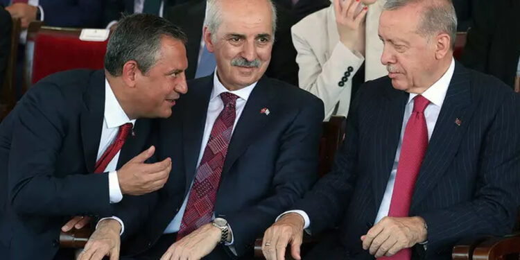 Bu Görüntüler KKTC'den! Erdoğan İle Özel'den 'Normalleşme' Sohbeti