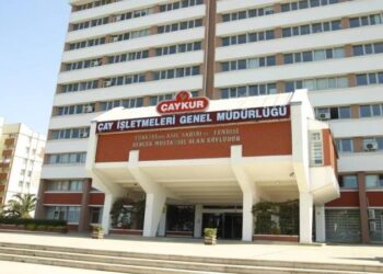 ÇAYKUR üreticilere "çay satmak için acele etmeyin" dedi, günlük 50 kilo olan alım kotasını 30 kiloya indirdi