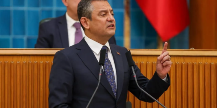 CHP Lideri Özel'in Erken Seçim Çıkışı Devam Ediyor: 'Hazırız, Türkiye'yi Şaha Kaldıracağız'