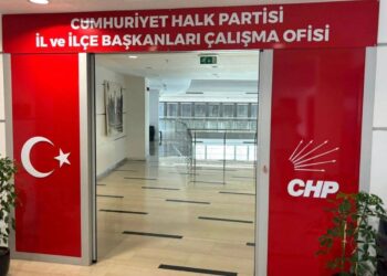 CHP’de bir değişim daha