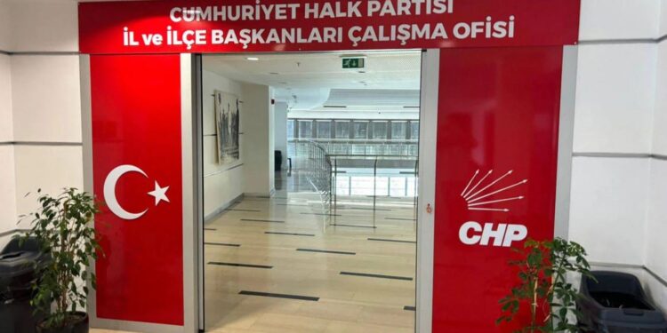 CHP’de bir değişim daha