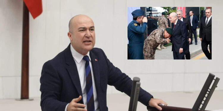 CHP'den Bahçeli'nin Elini Öpen Emniyet Müdürü Hakkında Çağrı: 'Derhal Emekli Edilmeli'