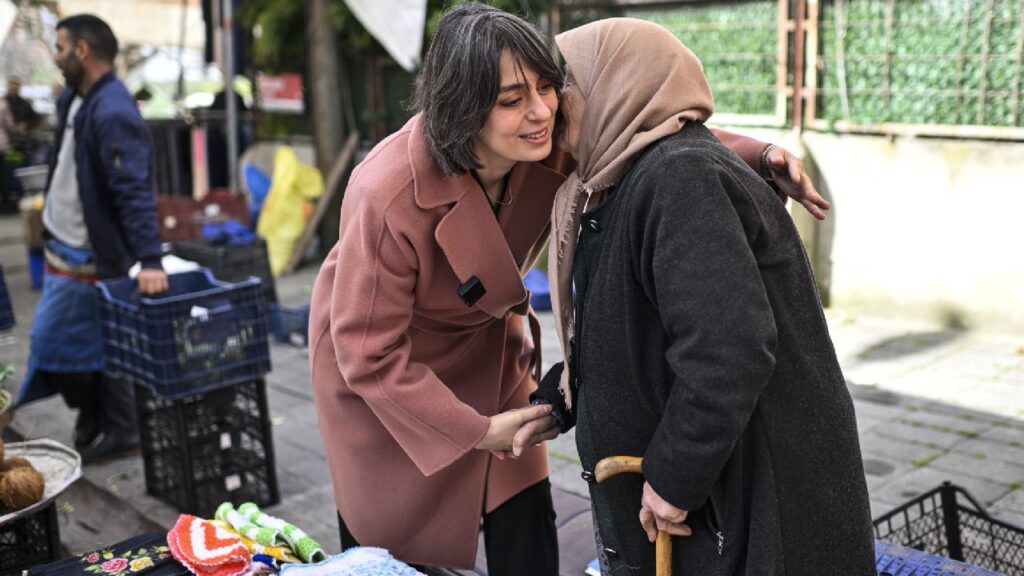 CHP’nin seçim vaadi olan ’emeklilere pazar desteği’ hayata geçti