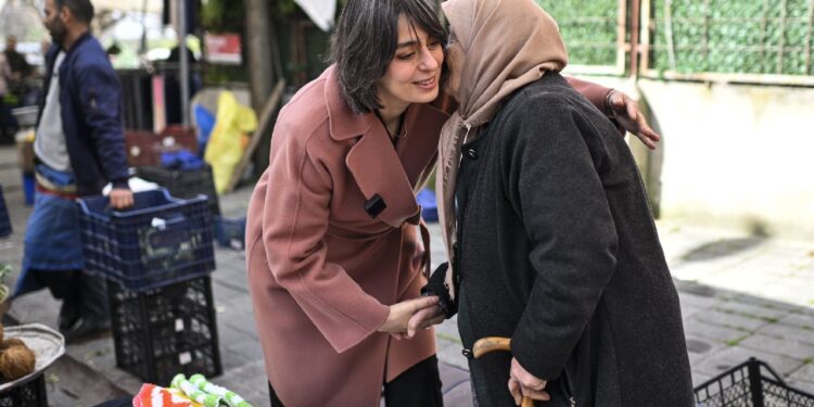 CHP’nin seçim vaadi olan ’emeklilere pazar desteği’ hayata geçti