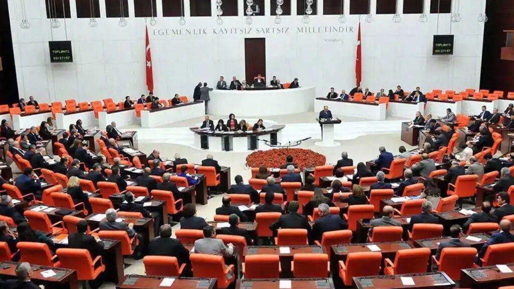 CHP'ye Dert Yandılar: AKP'li ve MHP'li Vekiller Bile Meclis'teki Dayatmalardan Şikayetçi!