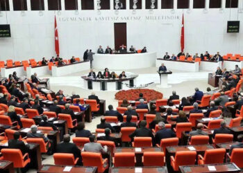 CHP'ye Dert Yandılar: AKP'li ve MHP'li Vekiller Bile Meclis'teki Dayatmalardan Şikayetçi!