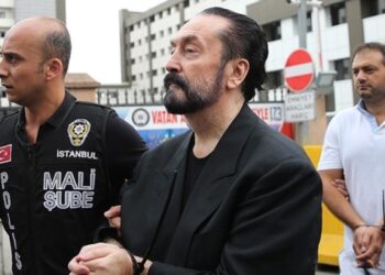 Çakı gibiyim, benimle uğraşanlar torunum yaşındalar ama dedem gibi görünüyorlar