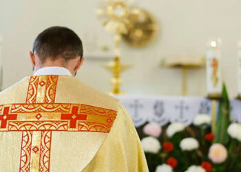 Cenazede Skandal Olay: Rahip Hakkında Soruşturma Başlatıldı