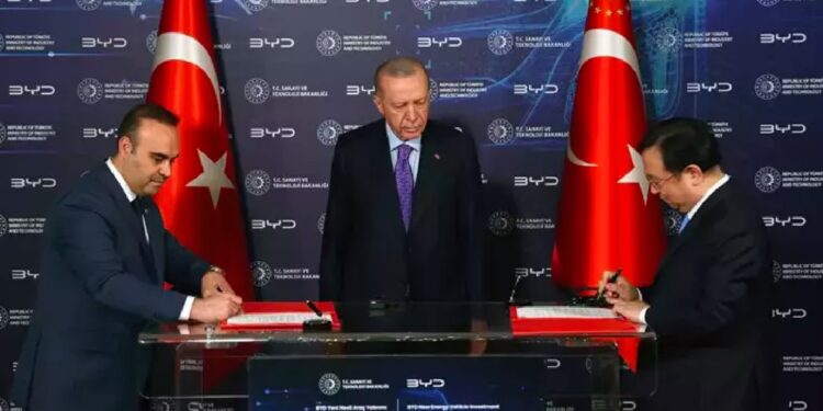 Çinli otomobil devi BYD, Türkiye'ye fabrika kuruyor