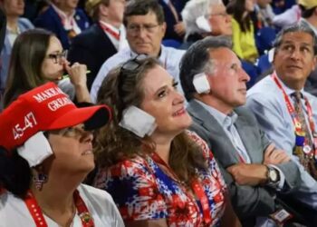 Cumhuriyetçiler, Trump'a desteklerini göstermek için kulaklarına bandaj taktı