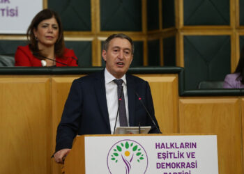 DEM Parti’den AKP ve CHP’ye: Toplum Suriye’de Kürtleri tasfiye etmenizi istemiyor