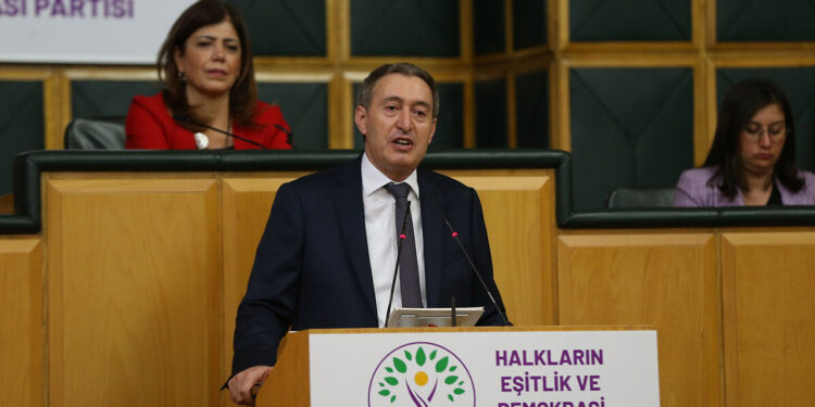 DEM Parti’den AKP ve CHP’ye: Toplum Suriye’de Kürtleri tasfiye etmenizi istemiyor