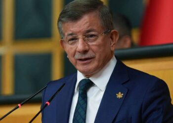 Davutoğlu’ndan “15 Temmuz” iddiası: Devletin içinde ciddi bir tehlikenin olduğunu görüyorum