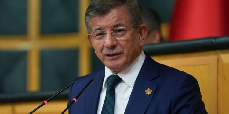 Davutoğlu’ndan “15 Temmuz” iddiası: Devletin içinde ciddi bir tehlikenin olduğunu görüyorum