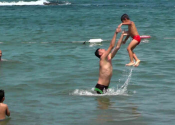 Denize ve Havuza Girerken Dikkat! Sağır Olmayın