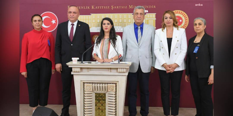 Depremde 51 kişiye mezar olan Furkan Apartmanı davasında karar duruşması 19 Temmuz'da; aileler TBMM'den "Adalet" çağrısı yaptı