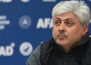 Depremde yakınlarının kaybedenlerden eski Hatay Valisi Rahmi Doğan'a suç duyurusu