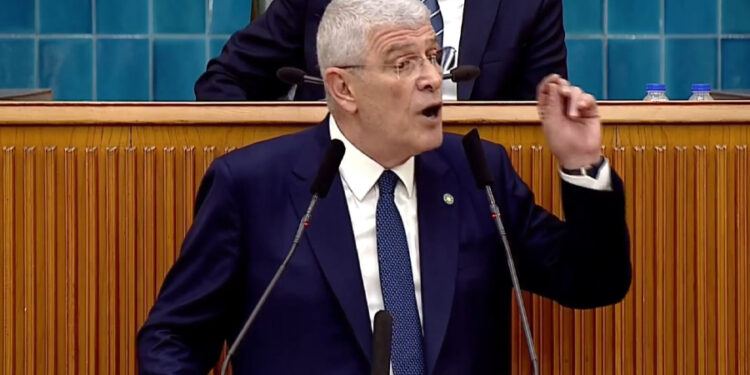 Dervişoğlu, MHP’li ‘dava’ arkadaşlarına ateş püskürdü: ‘Alçaklar’