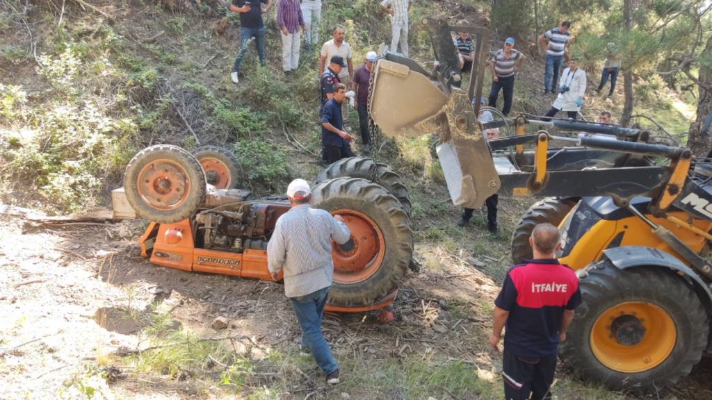 Devrilen Traktörün Altında Kalarak Hayatını Kaybetti