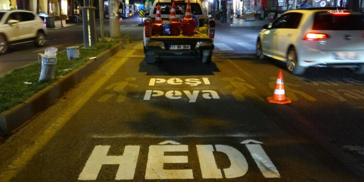 Diyarbakır'da 'Kürtçe' Hamlesi: Belediye Silinen Yazıları Yeniden Yazdı