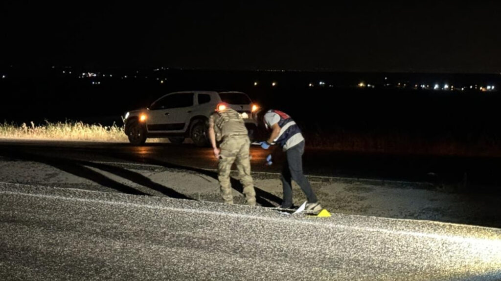 Diyarbakır'da Seyir Halindeki Aracı Uzun Namlulu Silahla Taradılar: 3'ü Ağır 6 Yaralı