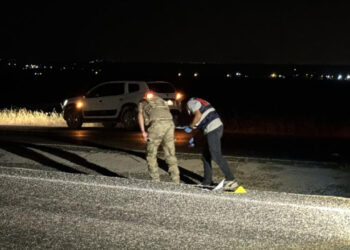 Diyarbakır'da Seyir Halindeki Aracı Uzun Namlulu Silahla Taradılar: 3'ü Ağır 6 Yaralı