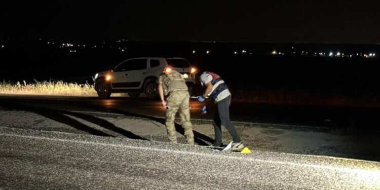 Diyarbakır'da Seyir Halindeki Aracı Uzun Namlulu Silahla Taradılar: 3'ü Ağır 6 Yaralı