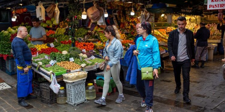 Dört kişilik bir ailenin yoksulluk sınırı 65 bin lira