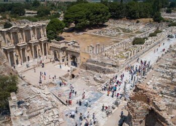 Efes Antik Kenti giriş ücretinin 55 euroya çıkarılması gündemde; bıçak kemiğe dayandı!