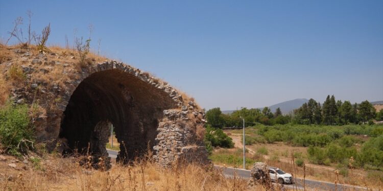 Efes'in kayıp kapısı 'Koressos' gün yüzüne çıkarıldı
