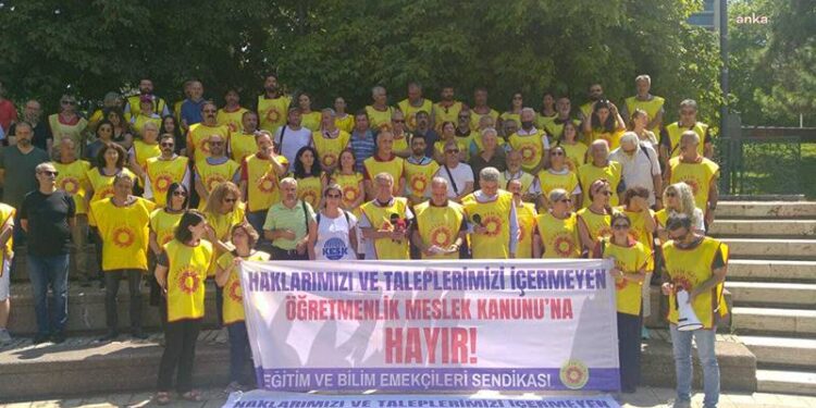 Eğitim-Sen’in eylem nöbeti 10. gününde; "Gerici, ırkçı eğitime hayır; yasa yapılacaksa öğretmenlerle yapılmalı"