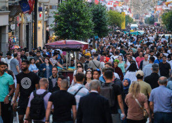 En Kalabalık Ülkeler Belli Oldu: Türkiye'nin Sıralaması Dikkat Çekti