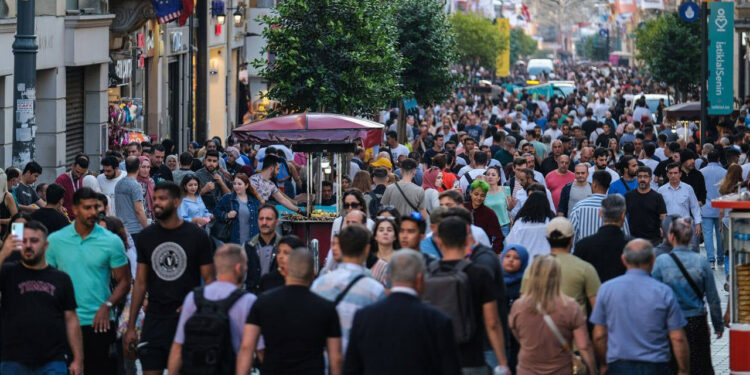 En Kalabalık Ülkeler Belli Oldu: Türkiye'nin Sıralaması Dikkat Çekti