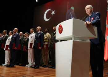 Erdoğan: ’15 Temmuz’dan sonra 10 bin 468 subayı ihraç ettik’