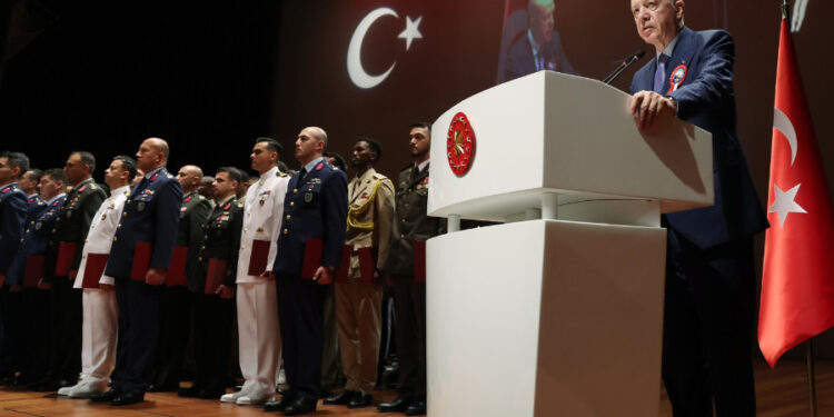 Erdoğan: ’15 Temmuz’dan sonra 10 bin 468 subayı ihraç ettik’