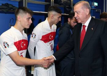Erdoğan, Hollanda maçının ardından soyunma odasına indi: Siz bizim şampiyonumuzsunuz